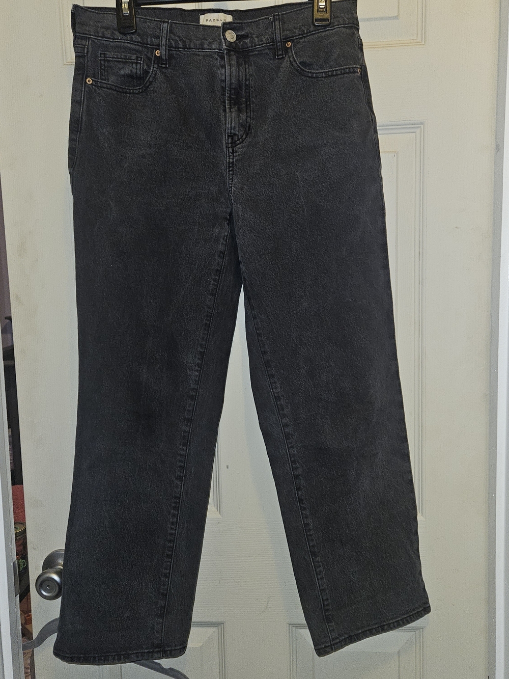 PacSun Women's Straight Leg Jeans in Washed Black